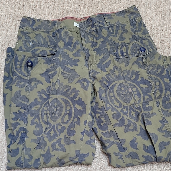 Tommy Hilfiger Olive and Navy Cargo Capris - Picture 1 of 6